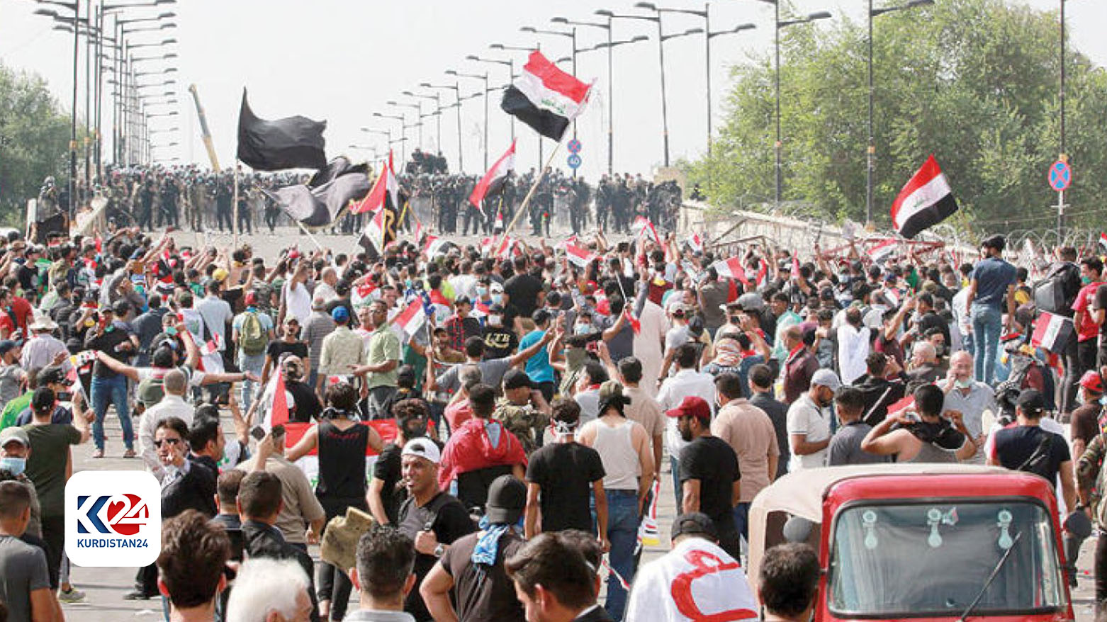 ما هي الفروق بين الأحزاب المؤسسية والاستبدادية